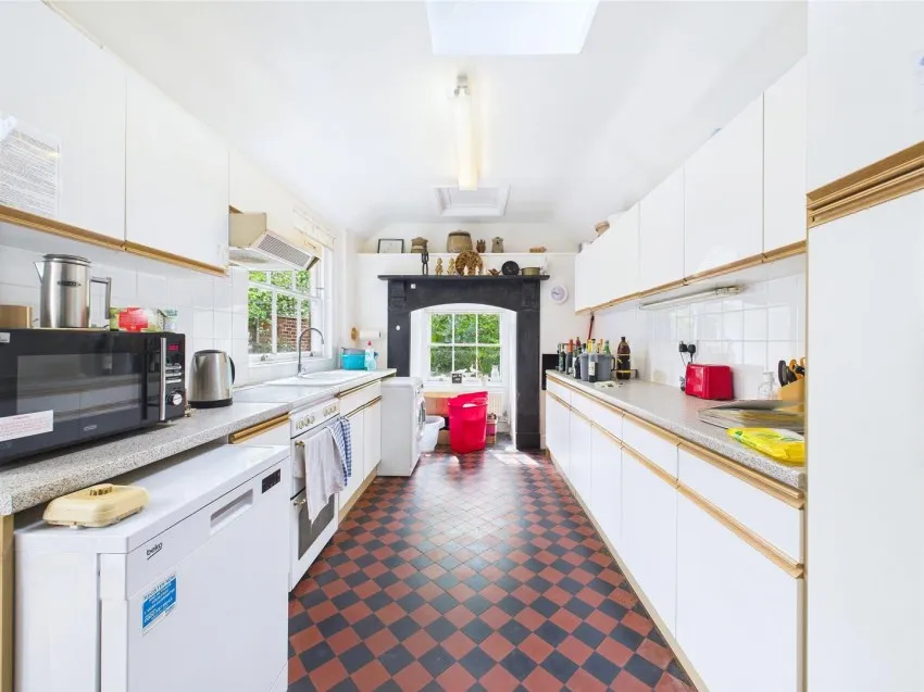 Lion House, 9 Castle Street, Thornbury, Bristol, BS35 1HA
