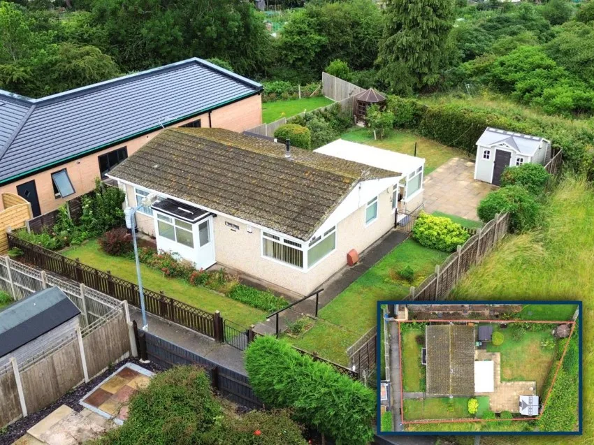 15,
                                Hadrian Close, Stoke Bishop,
                                Bristol, BS9 1DZ