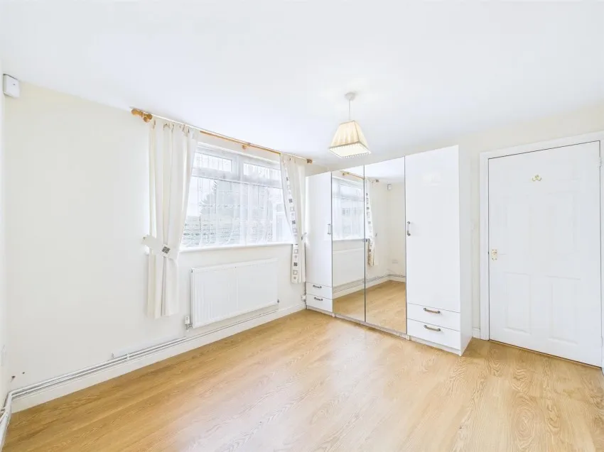15,
                                Hadrian Close, Stoke Bishop,
                                Bristol, BS9 1DZ