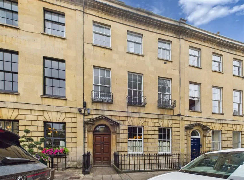 Flat 5, 42,
                                Caledonia Place, Clifton,
                                Bristol, BS8 4DN
