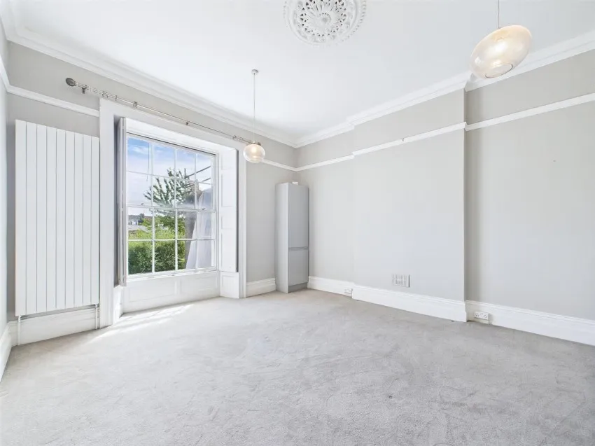 Flat 5, 42,
                                Caledonia Place, Clifton,
                                Bristol, BS8 4DN