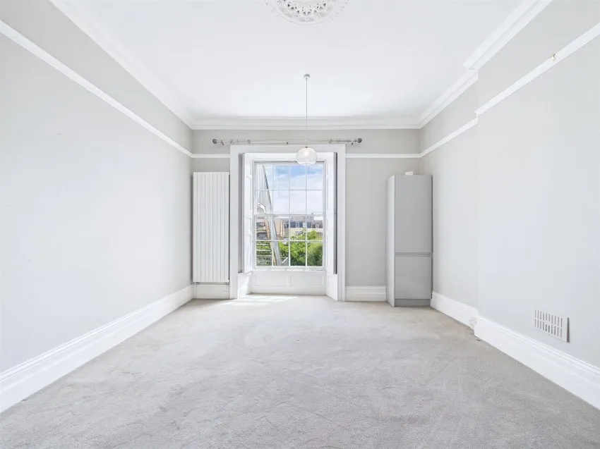 Flat 5, 42,
                                Caledonia Place, Clifton,
                                Bristol, BS8 4DN