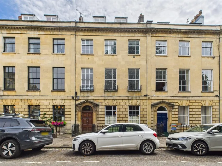 Flat 5, 42,
                                Caledonia Place, Clifton,
                                Bristol, BS8 4DN