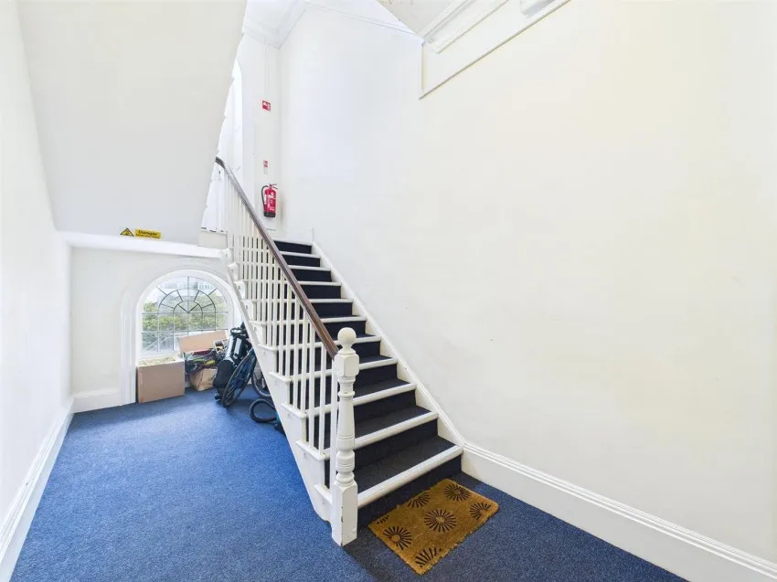 Flat 5, 42,
                                Caledonia Place, Clifton,
                                Bristol, BS8 4DN