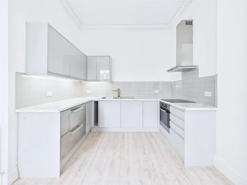 Flat 5, 42,
                                Caledonia Place, Clifton,
                                Bristol, BS8 4DN