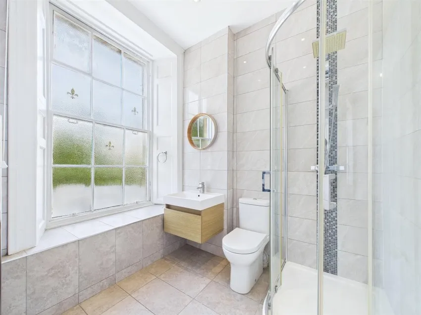 Flat 5, 42,
                                Caledonia Place, Clifton,
                                Bristol, BS8 4DN