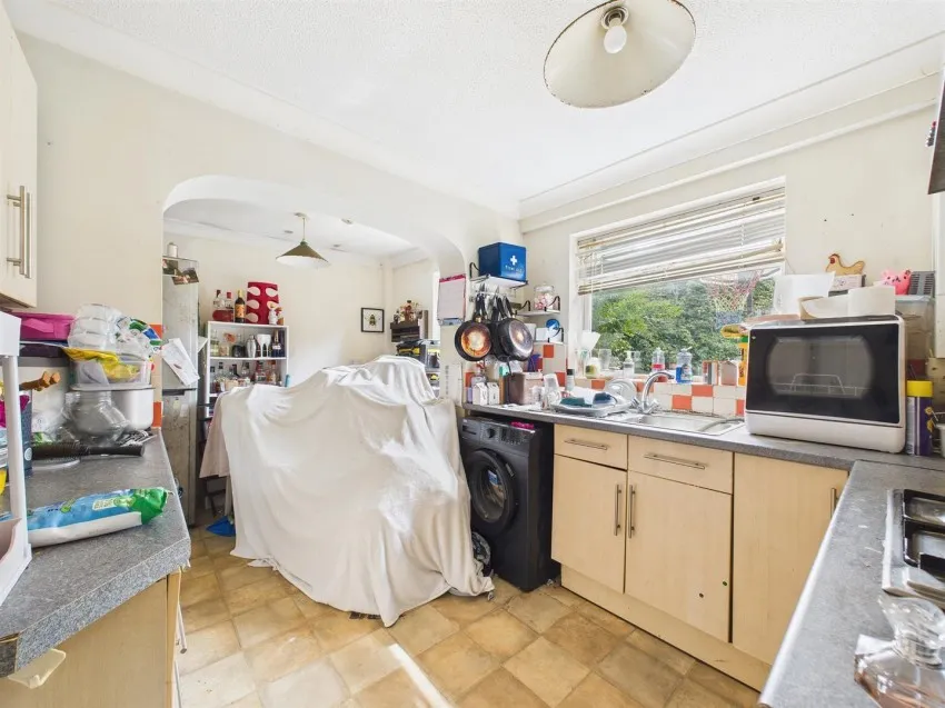 4,
                                Dinder Close, Nailsea,
                                Bristol, BS48 4LZ