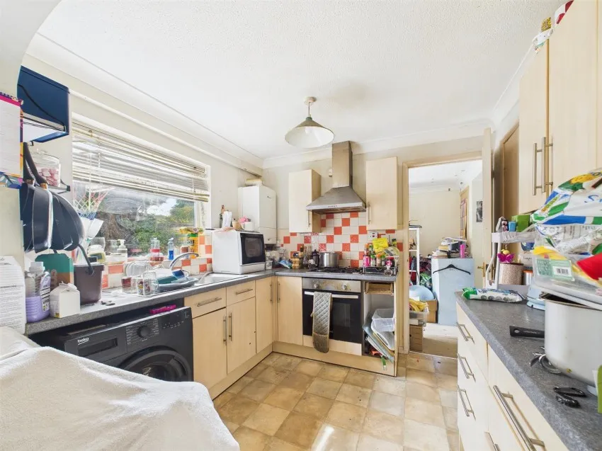 4,
                                Dinder Close, Nailsea,
                                Bristol, BS48 4LZ