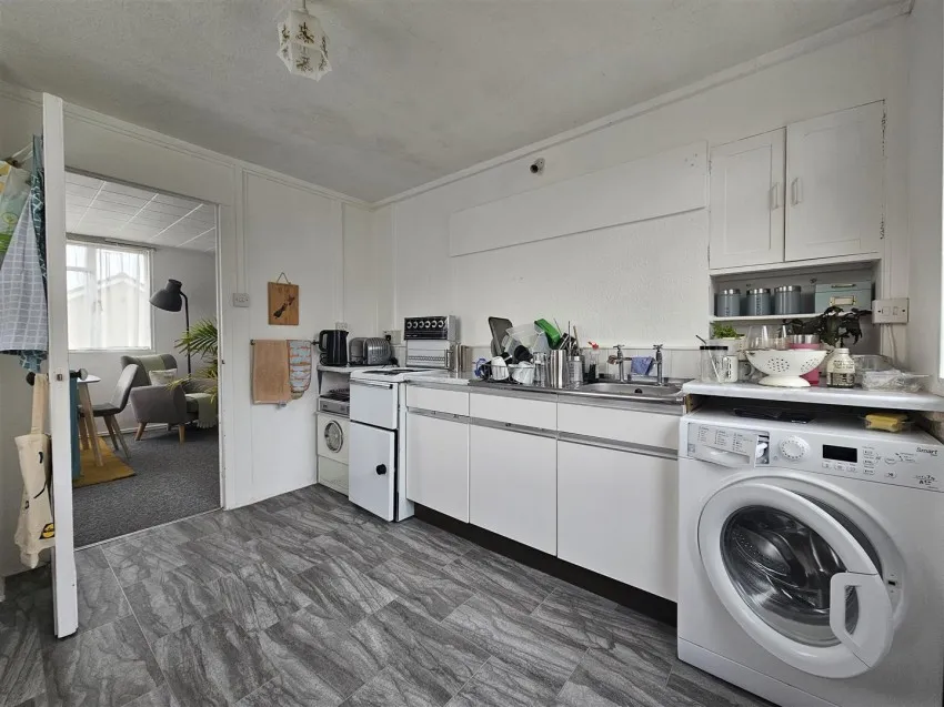 23,
                                St. Lucia Crescent, Horfield,
                                Bristol, BS7 0XR