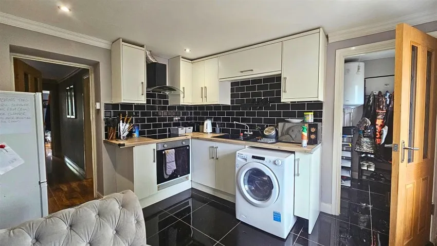 625,
                                Fishponds Road, Fishponds,
                                Bristol, BS16 3BA