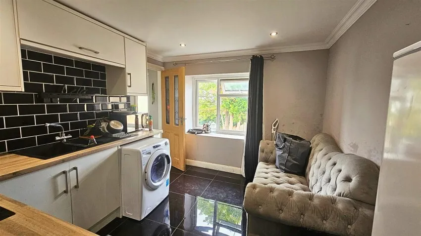 625,
                                Fishponds Road, Fishponds,
                                Bristol, BS16 3BA