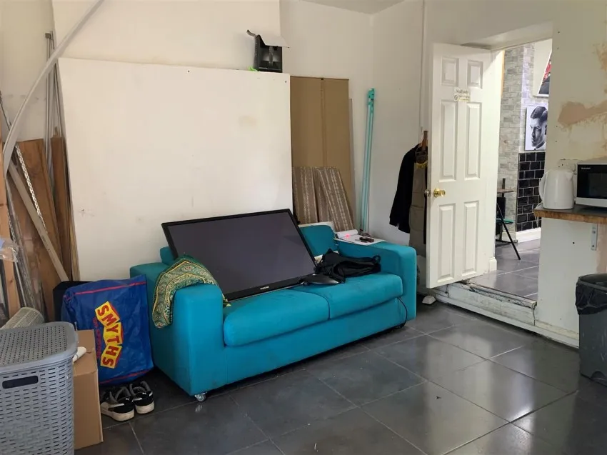 625,
                                Fishponds Road, Fishponds,
                                Bristol, BS16 3BA