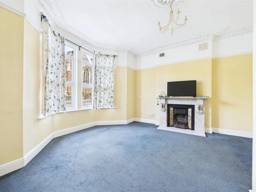 487,
                                Gloucester Road, Horfield,
                                Bristol, BS7 8UA