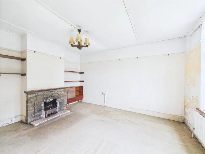 Austreclive,
                                Passage Road, Aust,
                                Bristol, BS35 4BG