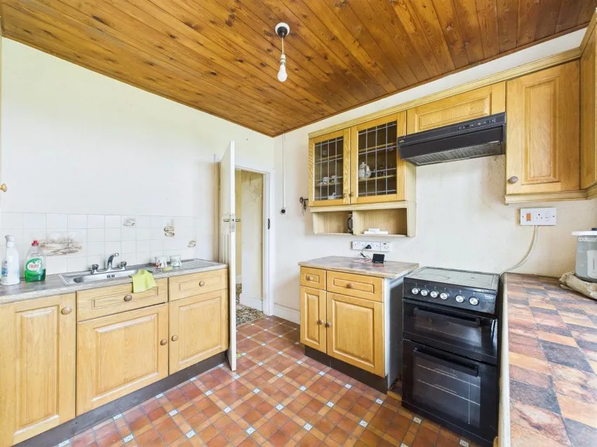 Austreclive,
                                Passage Road, Aust,
                                Bristol, BS35 4BG