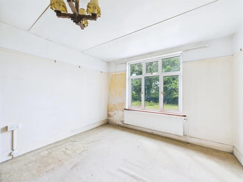 Austreclive,
                                Passage Road, Aust,
                                Bristol, BS35 4BG