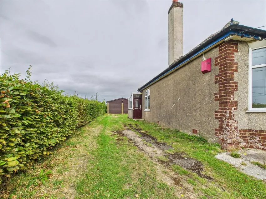 Austreclive,
                                Passage Road, Aust,
                                Bristol, BS35 4BG