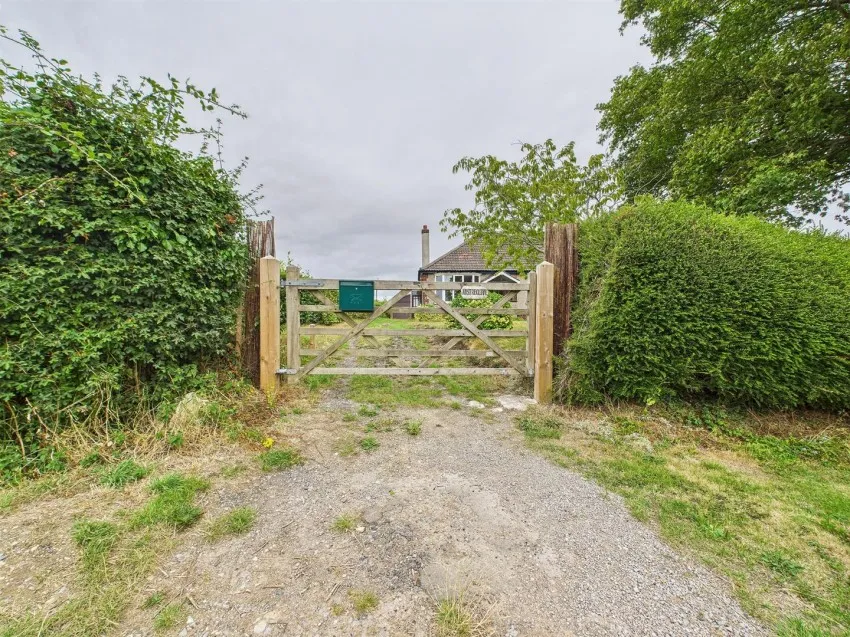 Austreclive,
                                Passage Road, Aust,
                                Bristol, BS35 4BG