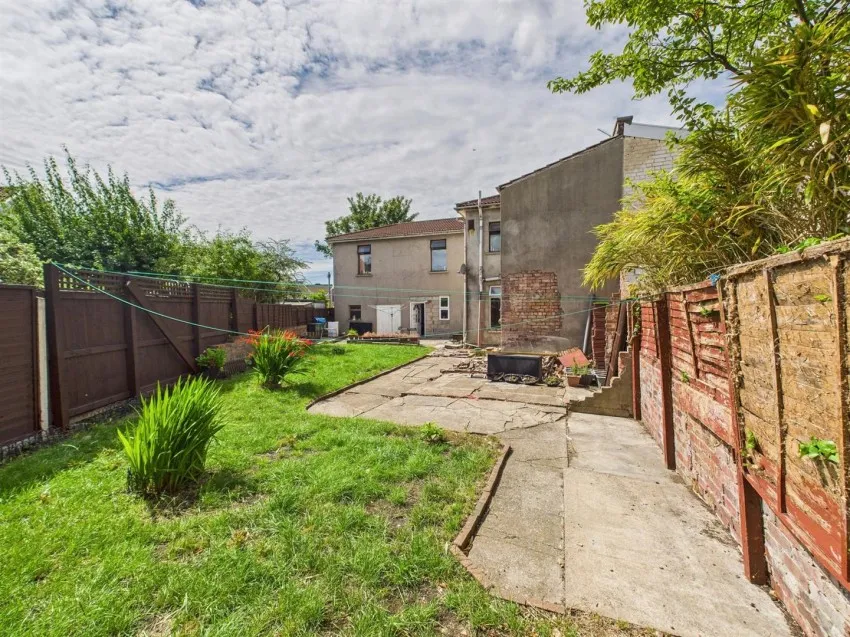 5,
                                Ash Road, Bishopston,
                                Bristol, BS7 8RN