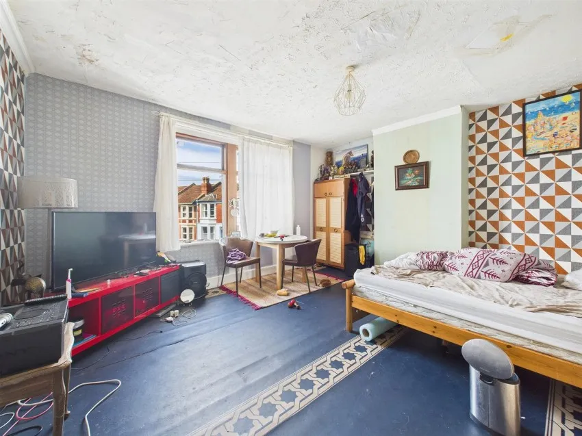 5,
                                Ash Road, Bishopston,
                                Bristol, BS7 8RN