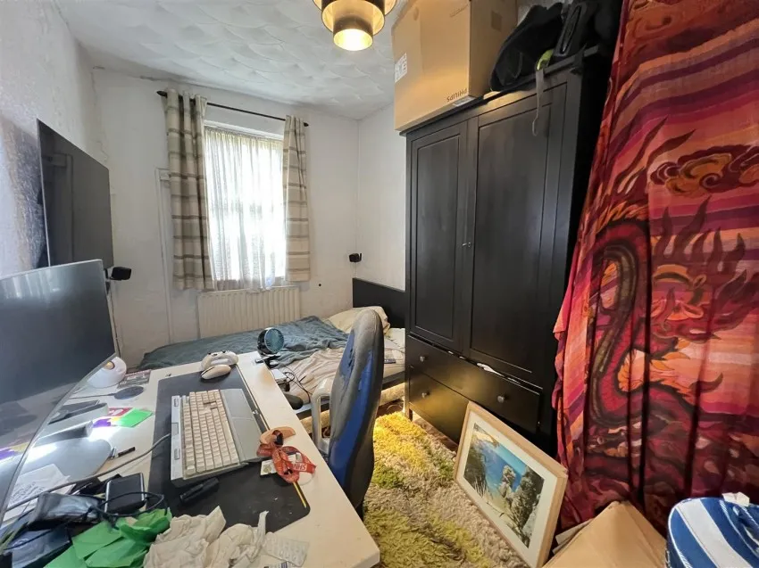 11,
                                Hepburn Road, St Pauls,
                                Bristol, BS2 8UD