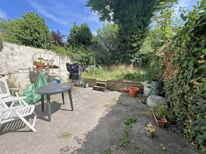 11,
                                Hepburn Road, St Pauls,
                                Bristol, BS2 8UD