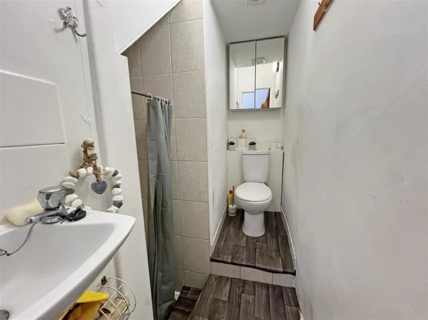 11,
                                Hepburn Road, St Pauls,
                                Bristol, BS2 8UD