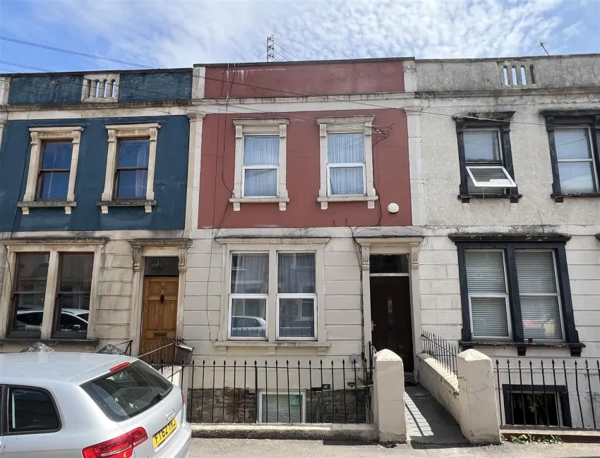 11,
                                Hepburn Road, St Pauls,
                                Bristol, BS2 8UD