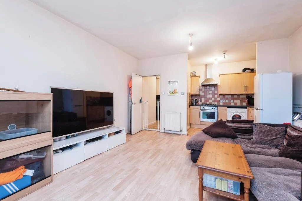 2 bed Ground Flat