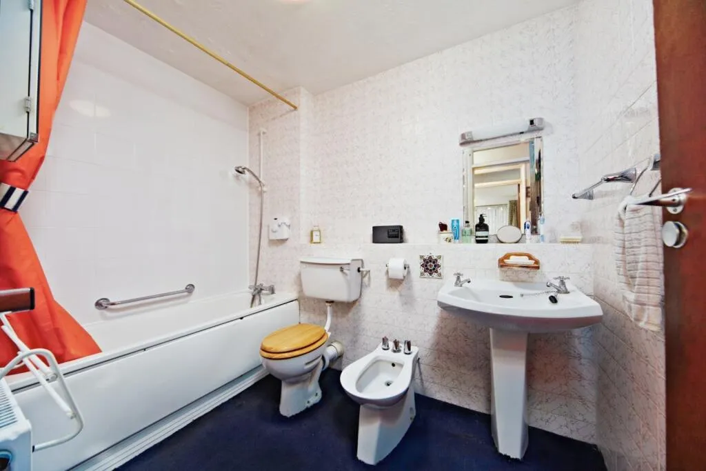 2 bed Block of Apartments