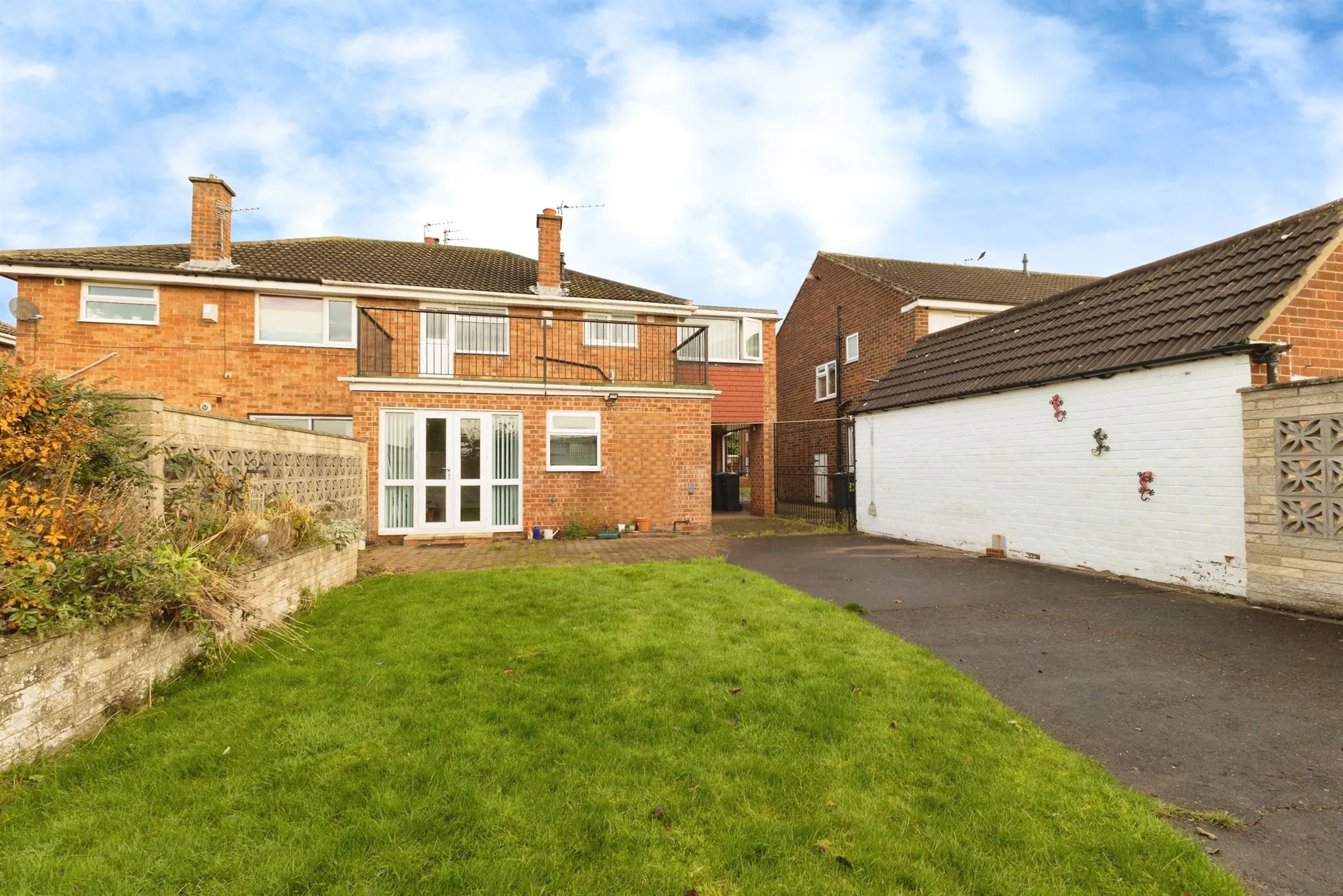 5 bed Semi-Detached