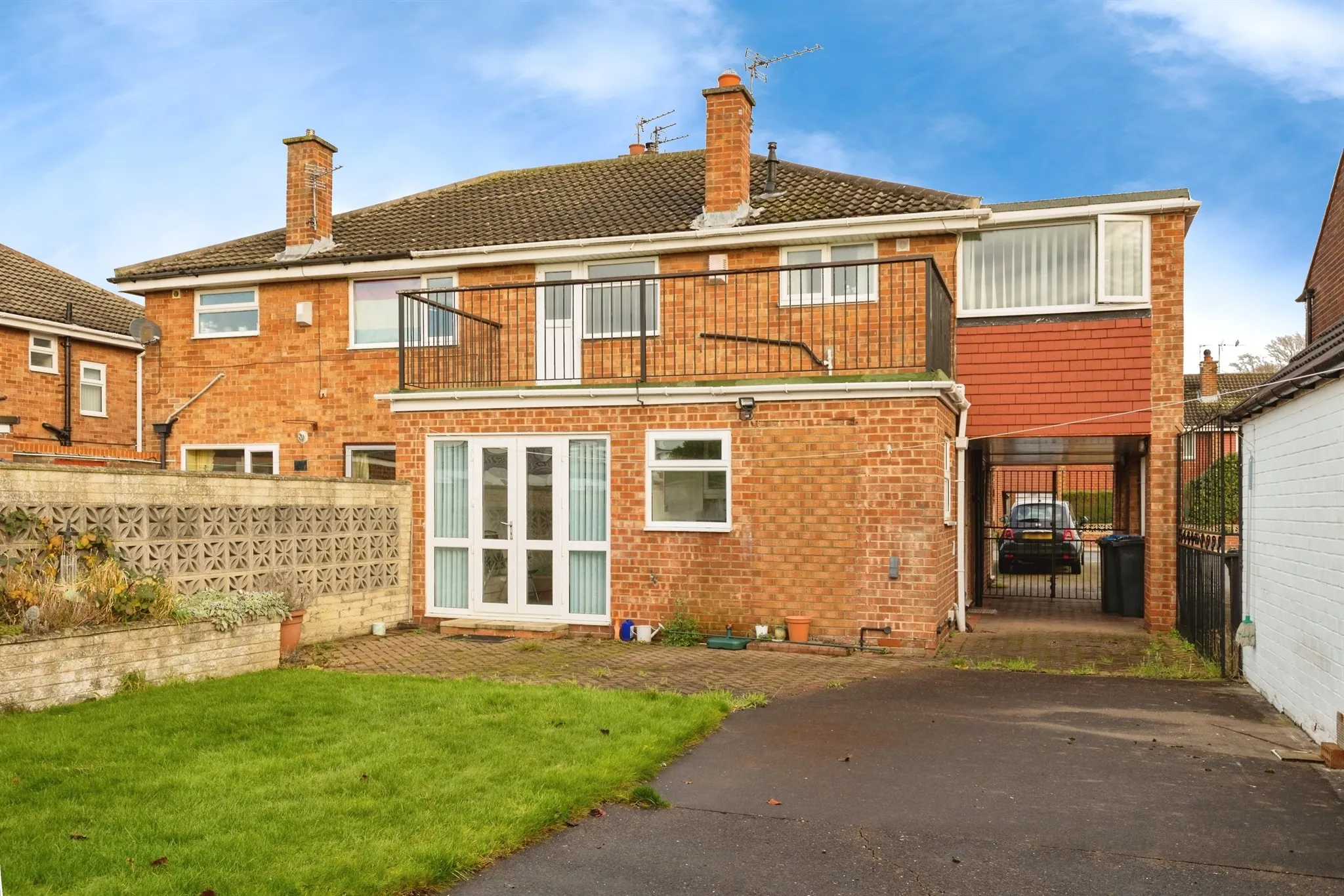 5 bed Semi-Detached