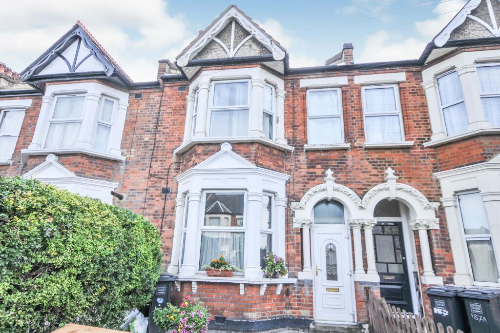 4 bed Terraced