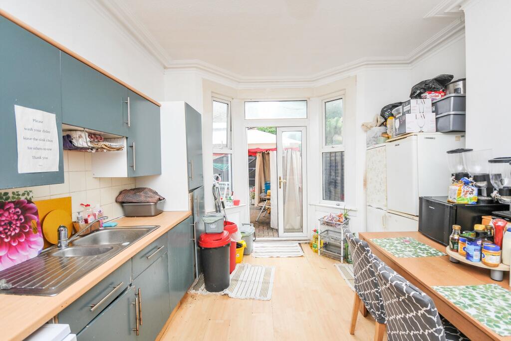 4 bed Terraced