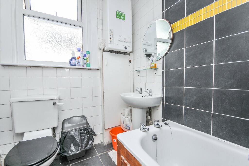 4 bed Terraced