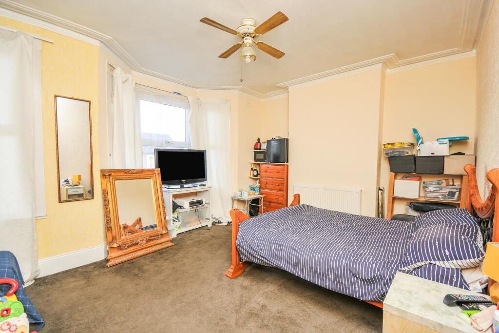 4 bed Terraced