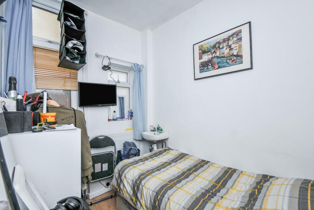 4 bed Terraced
