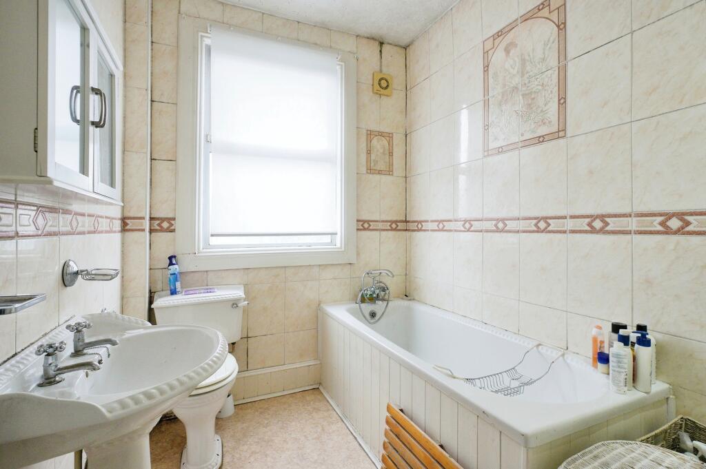 3 bed End of Terrace