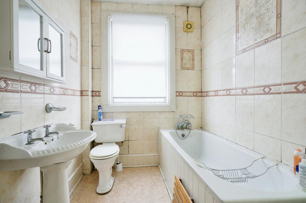 3 bed End of Terrace