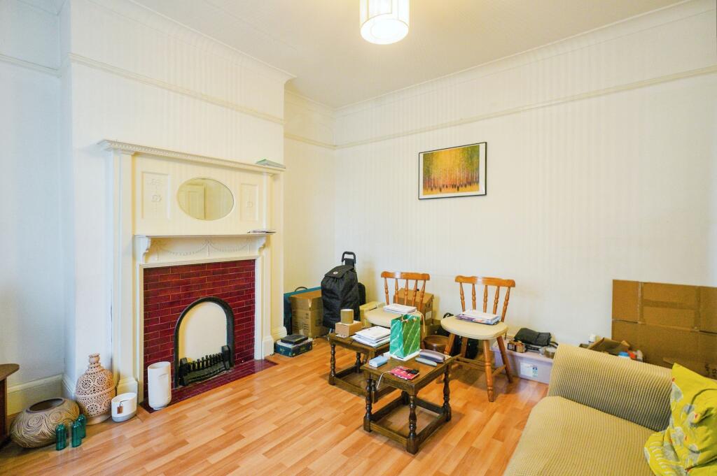 3 bed End of Terrace