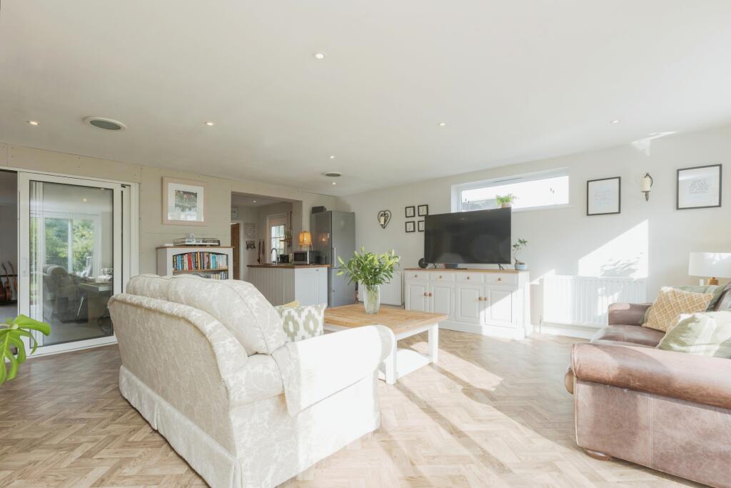 4 bed Bungalow