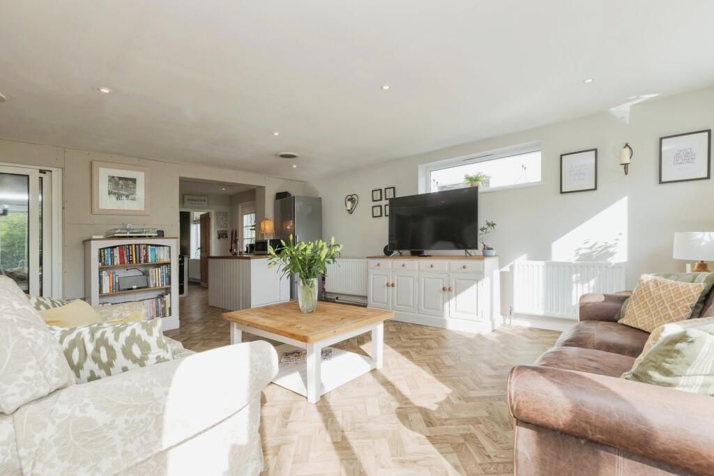 4 bed Bungalow