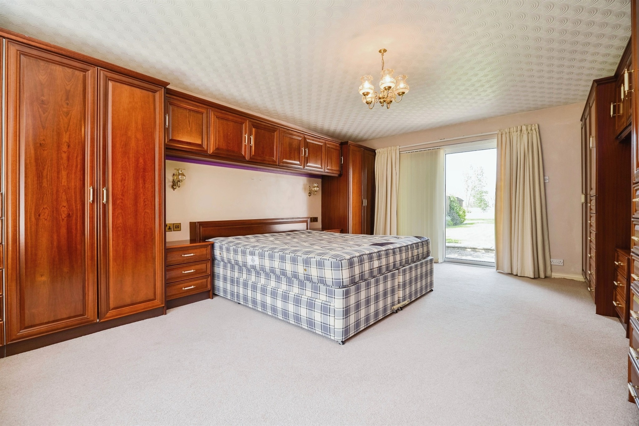 4 bed Detached