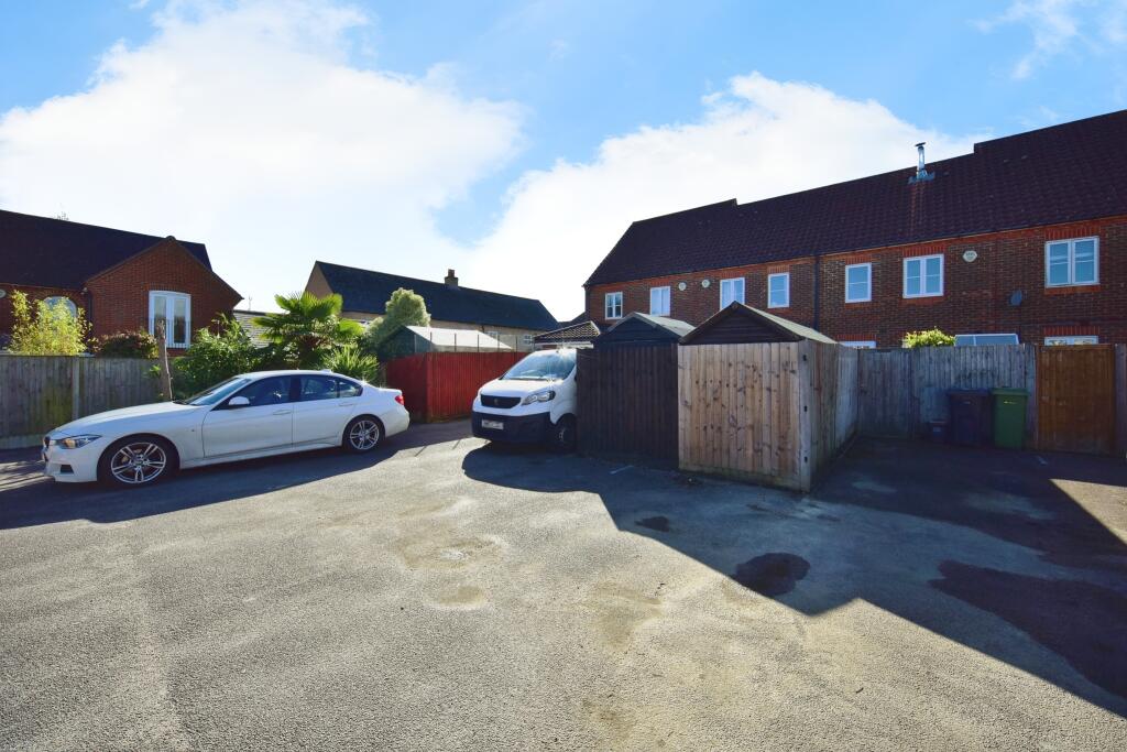 2 bed House