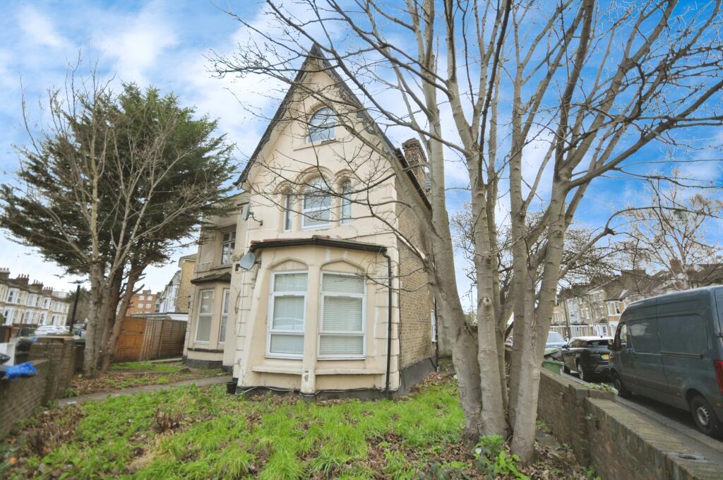 1 bed Ground Flat