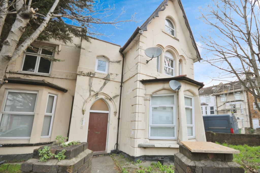 1 bed Ground Flat