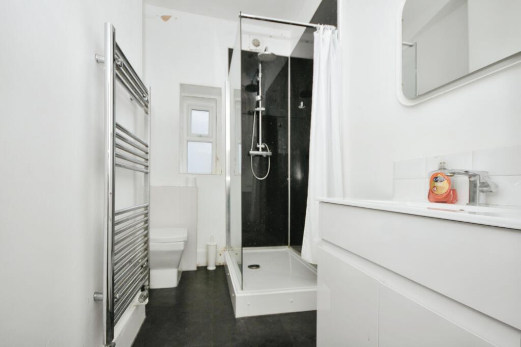 1 bed Ground Flat