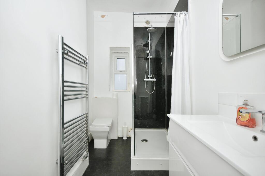 1 bed Ground Flat