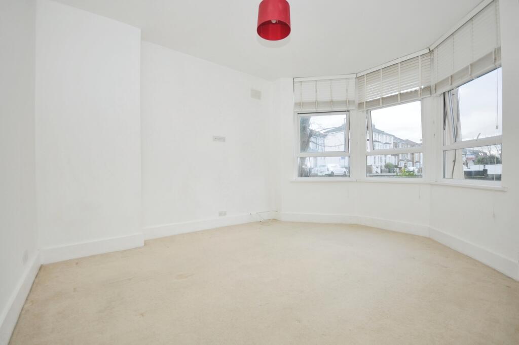 1 bed Ground Flat