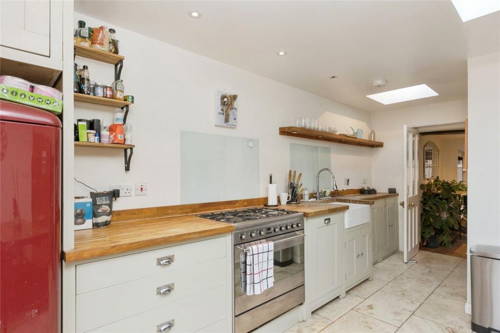 3 bed End of Terrace
